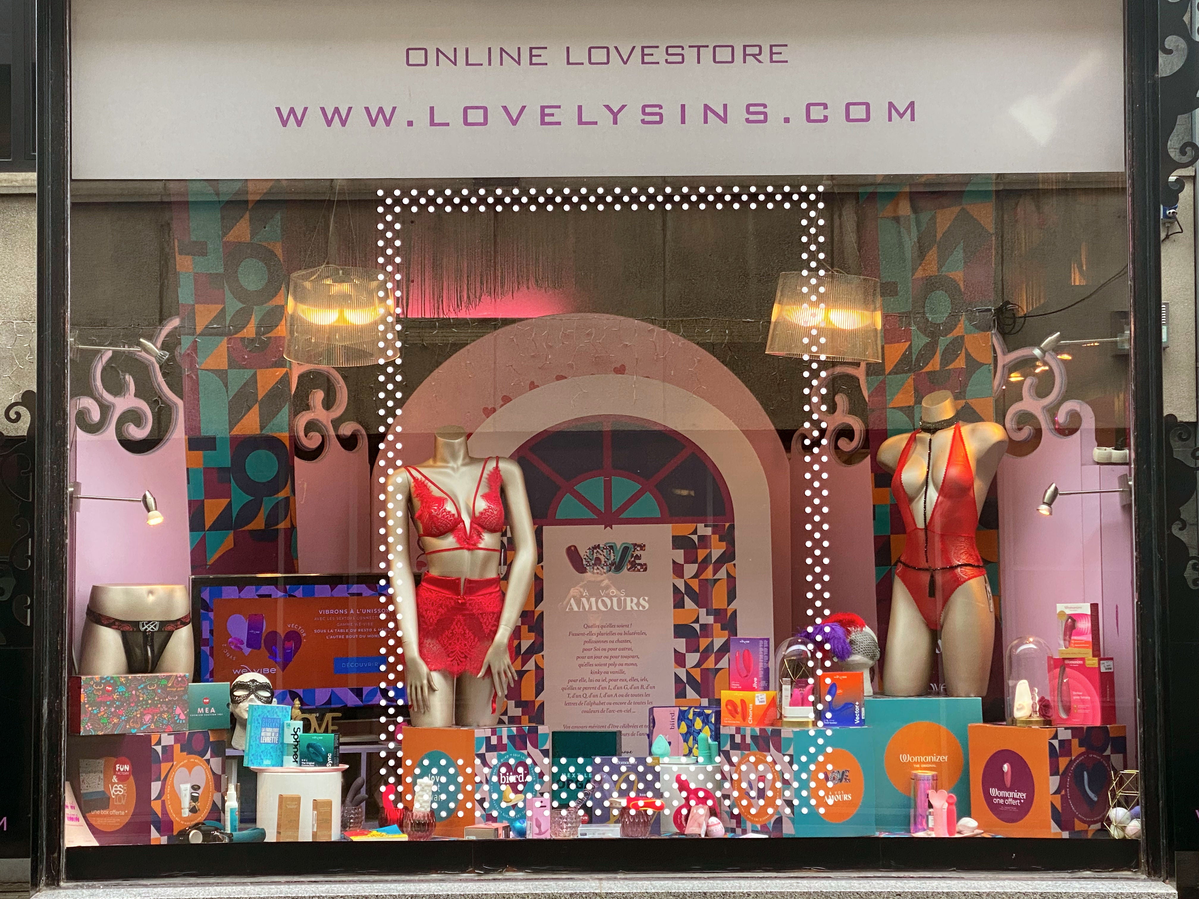 La façade du Love Shop Lovely Sins 40 rue des dames blanches