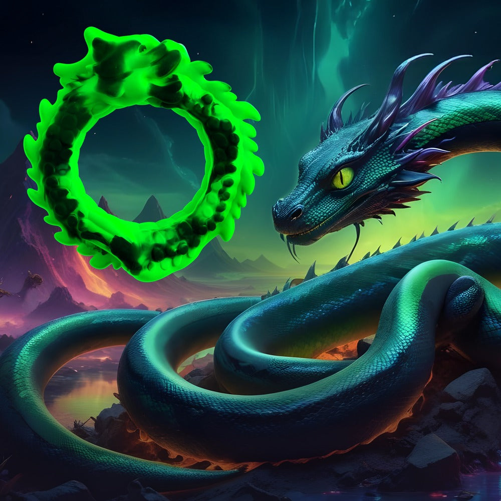 Anneau Dragon Loop de Beasty Cocks et son dragon vert dans un décor fantasy