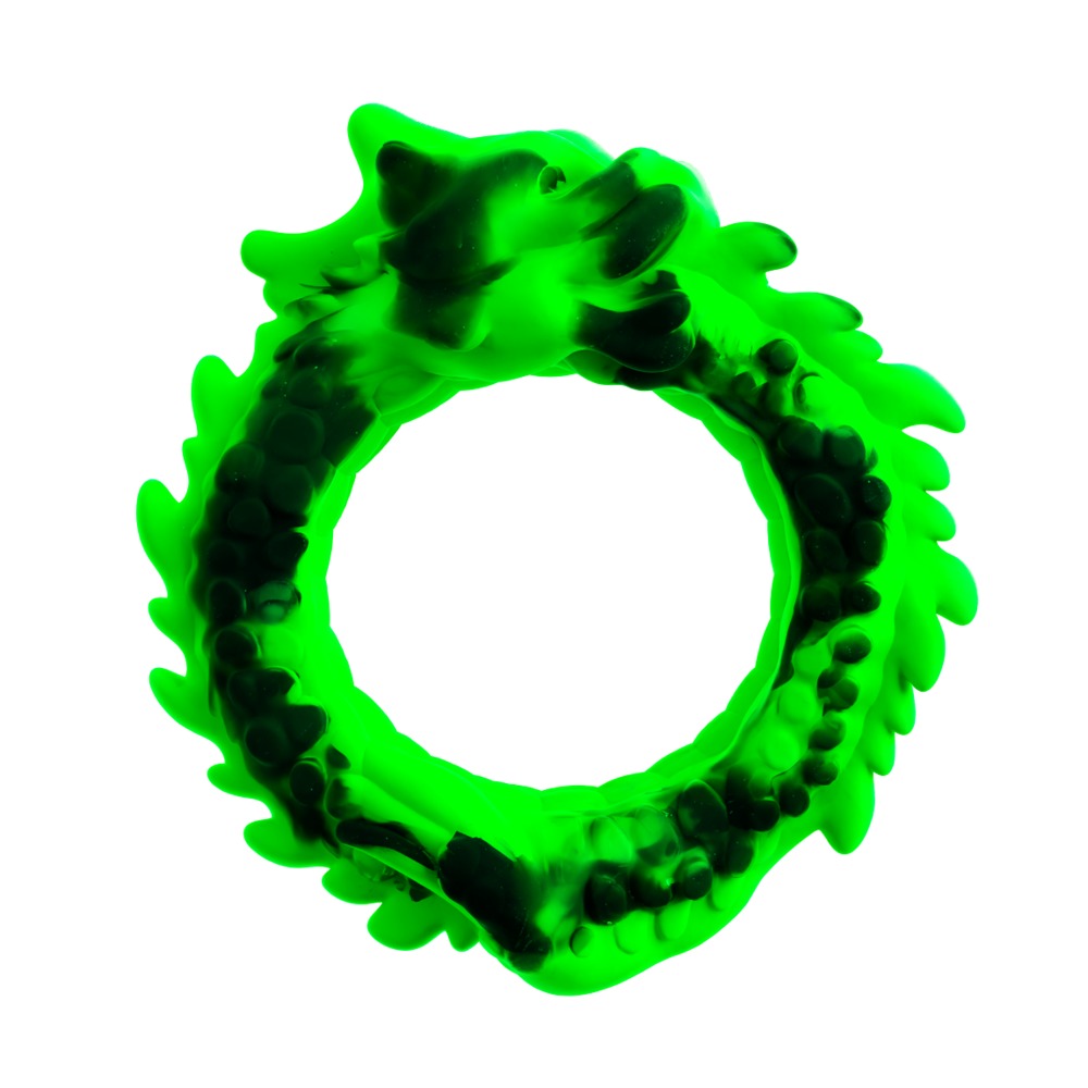 Anneau pénien Dragon Loop vert et noir en silicone liquide, vu de face