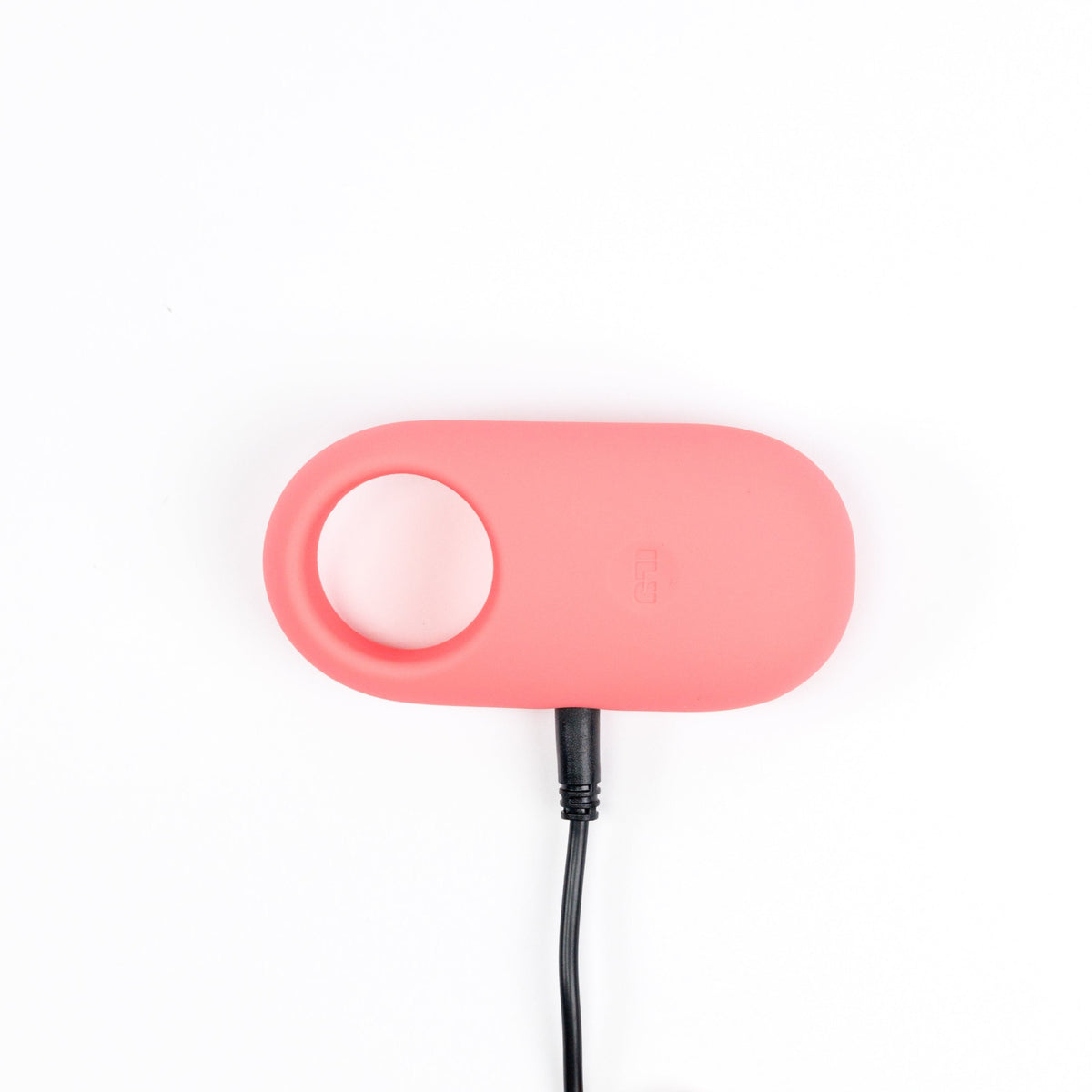 Anneau vibrant ILY The Ring rose en charge avec son câble USB